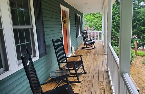 Eidelweiss Village House | Steps Away from the Beach in the Mount Washington Valley