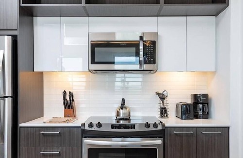 Morristown Apartment | Steps from NJ Transit 1 BR | near Center of Town