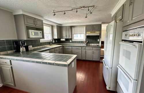 Blowing Rock Hotel | Steps from shops and restaurants!