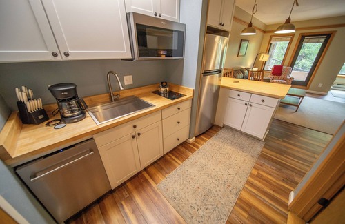 Mountain House Condo | Steps from Ski Slopes & Hot Tubs!