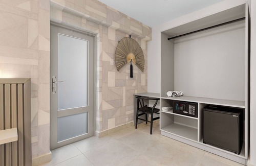 Ocean Park Apartment | Steps from the Beach with Private Balcony