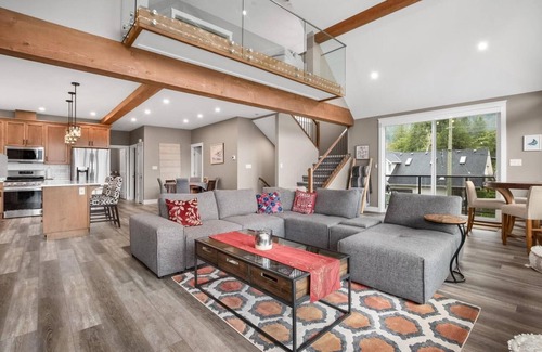 Hope House | Steps From The Lake With Water & Mountain Views
