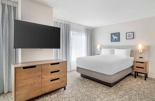 Downtown San Antonio Hotel | Steps from the River Walk & Alamo: Your Ideal Urban Retreat with Heated Pool!