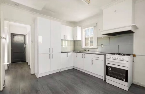 North Shore House | Steps from Train &Beach 2 Mins2 Spirit of Tasmania