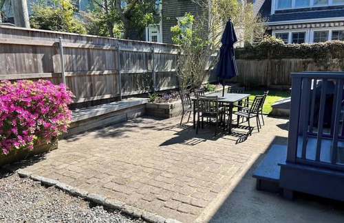 Newport House | Steps off Thames St | Center of Town 3BR/2BA
