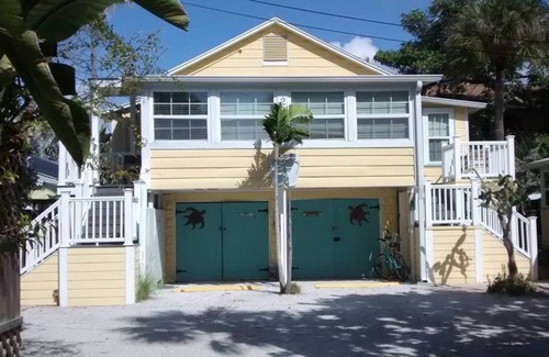 Pass-a-Grille Cottage | Steps to Beach+bikes VaCay getaway on PaG island