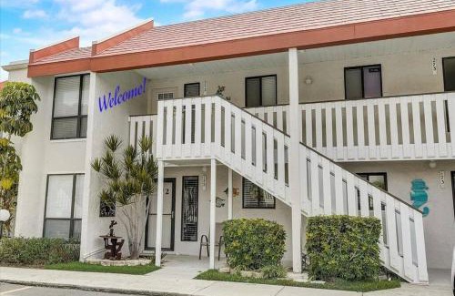 Bradenton Beach Apartment | *Steps to Beach, Heated Pool, Balcony, Amenities*