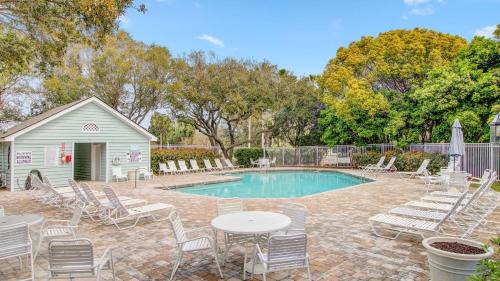 Pelican Bay House | Steps to Beach Pool Screened Porch Pelican Bay 45 at Wild Dunes Resort