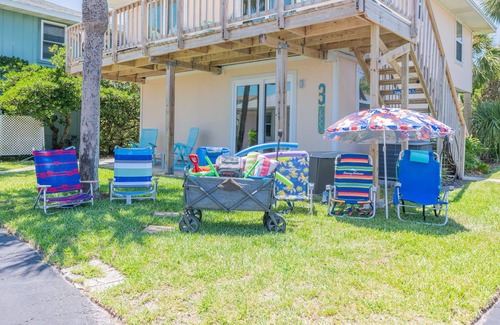 Surfcrest Village House | Steps to beach & restuarants and Pet Friendly!