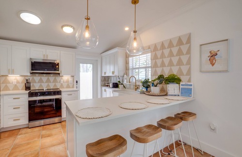 Holmes Beach Condo | Steps to Beach - The Cozzi Cottage by SeaBreeze Vacation