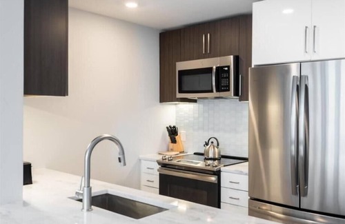Woodmont Triangle Apartment | Steps to Bethesda Metro | Easy travel to DC | Metro Nearby |by GLS