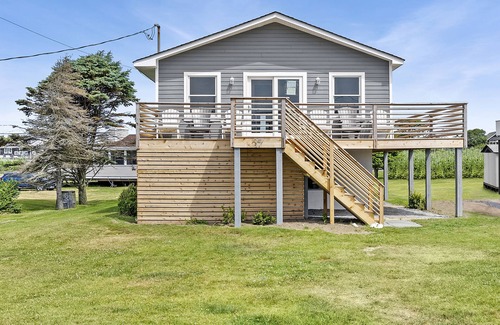 Montauk House | Steps to Ditch Plains Beach, Newly Renovated with Water Views!
