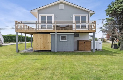 Montauk House | Steps to Ditch Plains Beach, Newly Renovated with Water Views!