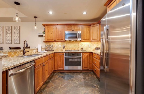 Steamboat Springs Condo | *Steps to Gondola* 5 Bedroom 5 Bath *