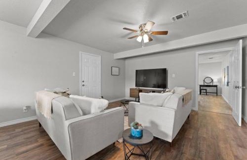 West San Antonio House | Steps to Lackland AFB & SeaWorld