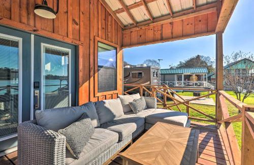 Willis House | Steps to Lake Conroe Cozy, New-Build Cabin
