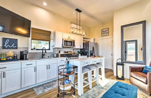 Willis House | Steps to Lake Conroe Cozy, New-Build Cabin