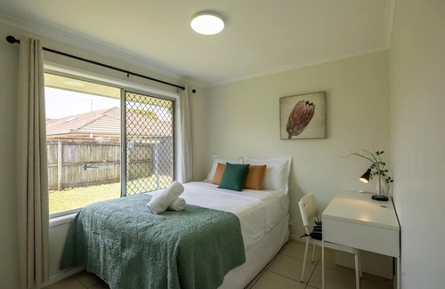 Sunnybank House | Steps to Mall and Transport 3Beds Vibrance at Sunnybank