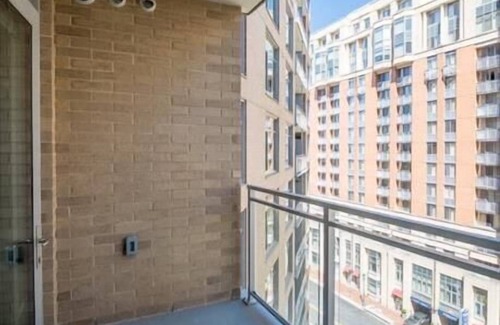 Woodmont Triangle Apartment | Steps to Metro | Full Kitchen + W/D | Near Chevy Chase| by GLS