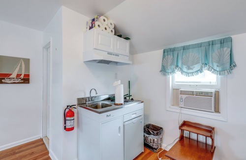 Surf City Cottage | Steps to Surf City Beach: Pet-friendly Cottage!