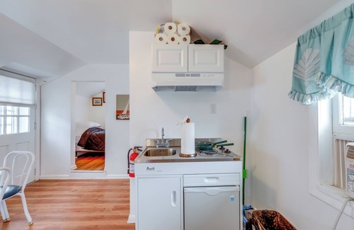 Surf City Cottage | Steps to Surf City Beach: Pet-friendly Cottage!