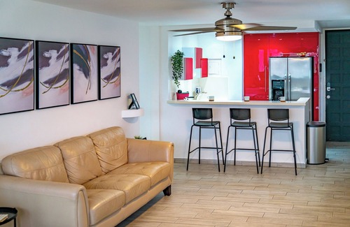 Isla Verde Condo | Steps to the beach, 5 mins to airport, cozy and modern, excellent location!