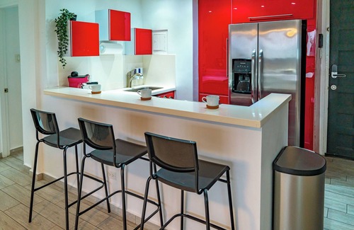 Isla Verde Condo | Steps to the beach, 5 mins to airport, cozy and modern, excellent location!