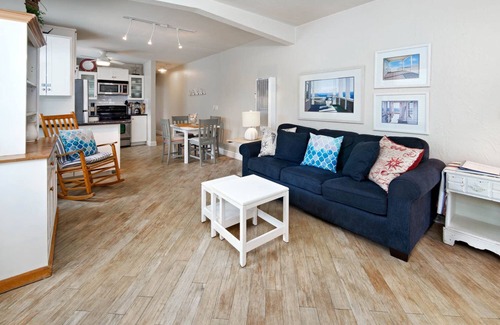 Old Towne House | Steps to the beach and 4 blocks from Main St. and the Pier