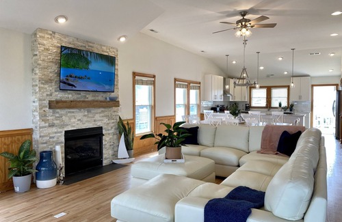 Nags Head House | 💥Steps to the Beach🌊HEATED Pool Included! Elevator⚓Golf Cart💥Ocean Views!