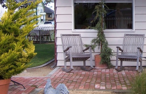 Pacific Grove Apartment | Steps to the Beach-License # 0178