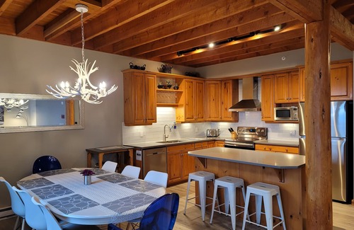 Big White Ski Resort Ski Chalet | Steps to the Bullet Chair and the Village! Best Location & Private HOT TUB!