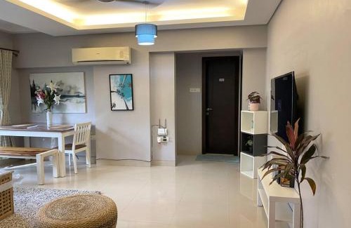 Pali Hill Apartment | Sterling 401, off Carter Road, Bandra West by Connekt Homes