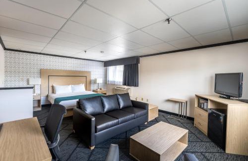 Whitehorse Hotel | Sternwheeler Hotel & Conference Centre, Trademark by Wyndham