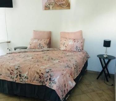 Windhoek Apartment | Steven's bachelor self catering