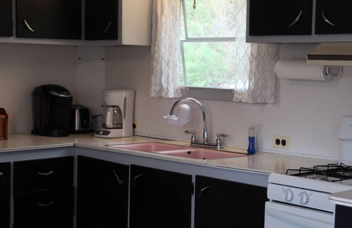 Bradford Cottage | Stevens Lane Getaway- - On the Lake - Lamoka Lake