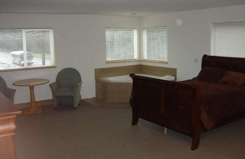 Gold Bar Hotel | Stevens Pass Motel