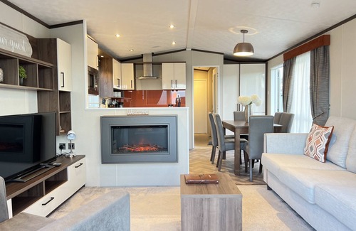 St. Andrews Cottage | Stewarts Resort Lodge 32 - a lodge that sleeps 6 guests in 3 bedrooms