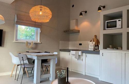 Beers Apartment | Stijlvol huisje met veranda! Tuynloodz A