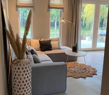 Beers Apartment | Stijlvol huisje met veranda! Tuynloodz A