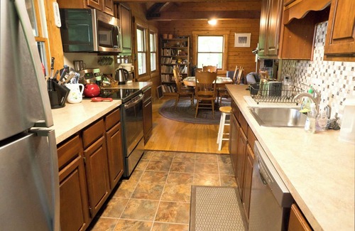 Kabletown Cabin | Still Point Cabin - Harper's Ferry, WV - Mountain Getaway - 3 Bedrooms/AC/WiFi