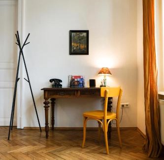 Lend Apartment | Stilvolles Apartment im Zentrum mit Parkplatz