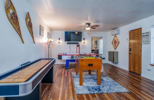 Oakhurst House | Stimboli Lodge- Sleeps 16 with tons of games and fun