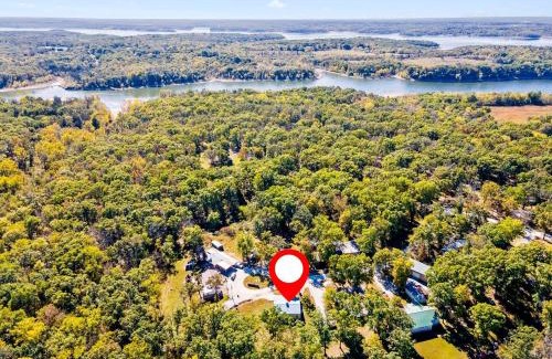 Dunnegan House | Stockton Lake Hideaway Less Than 12 Mile To Lake