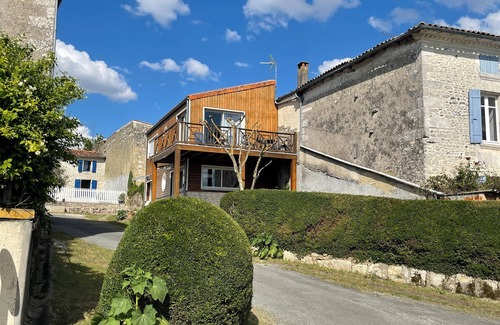 Dompierre-sur-Charente Apartment | Stone and wood, the calm of a small village.