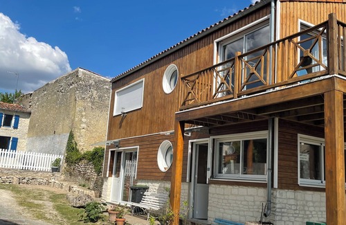 Dompierre-sur-Charente Apartment | Stone and wood, the calm of a small village.
