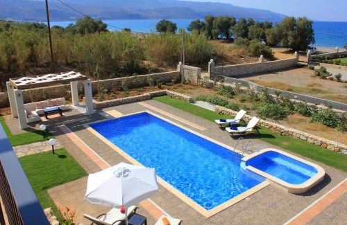 Rapaniana Villa | Stone Built Private villa Emerald with pool, 30m to Beach & BBQ!