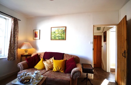 Petham Cottage | Stone Cottage - a cottage that sleeps 3 guests in 2 bedrooms