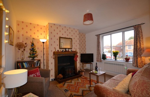 Petham Cottage | Stone Cottage - a cottage that sleeps 3 guests in 2 bedrooms