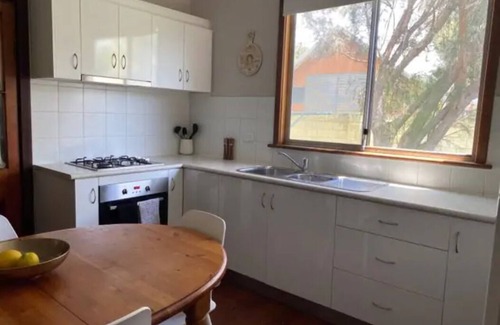 Mandurah House | Stone Cottage - Close to beach and estuary