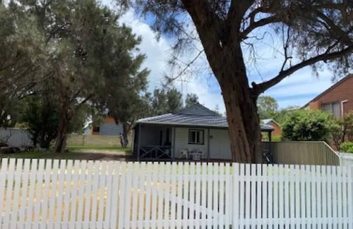Mandurah House | Stone Cottage - Close to beach and estuary